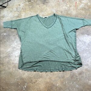 Free People Green V-Neck oversized top
Size: XS